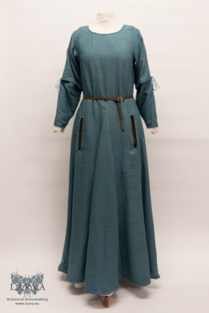 Medieval – Larva – Historical Dressmaking