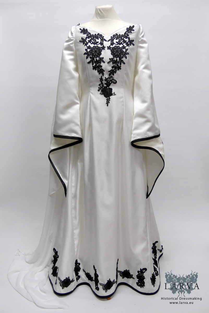 Fantasy – Larva – Historical Dressmaking