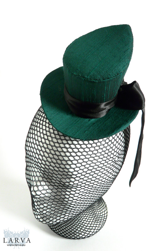 [:de]Grüner asymmetrischer Zylinder[:en]Green asymmetric top hat