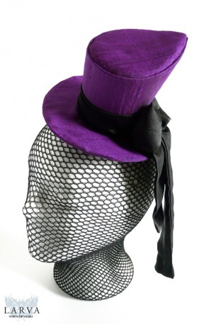 [:de]Violetter asymmetrischer Zylinder[:en]Purple asymmetric top hat