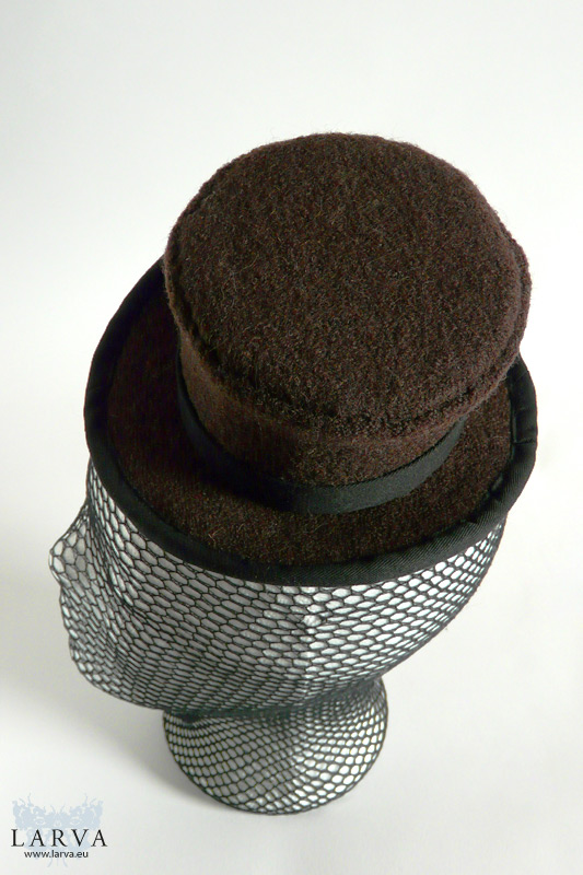 [:de]Brauner Mini-Zylinder[:en]Brown mini top hat